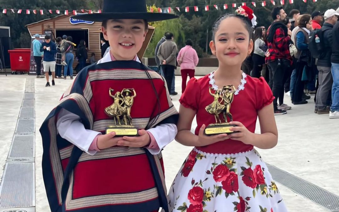 Celebración por el logro de Joaquín Figueroa e Ignacia Urra