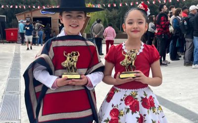 Celebración por el logro de Joaquín Figueroa e Ignacia Urra