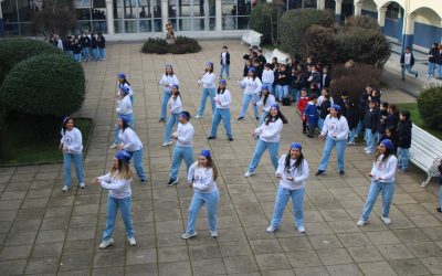 Apoderados llenan de energía nuestro aniversario con coreografía de axé