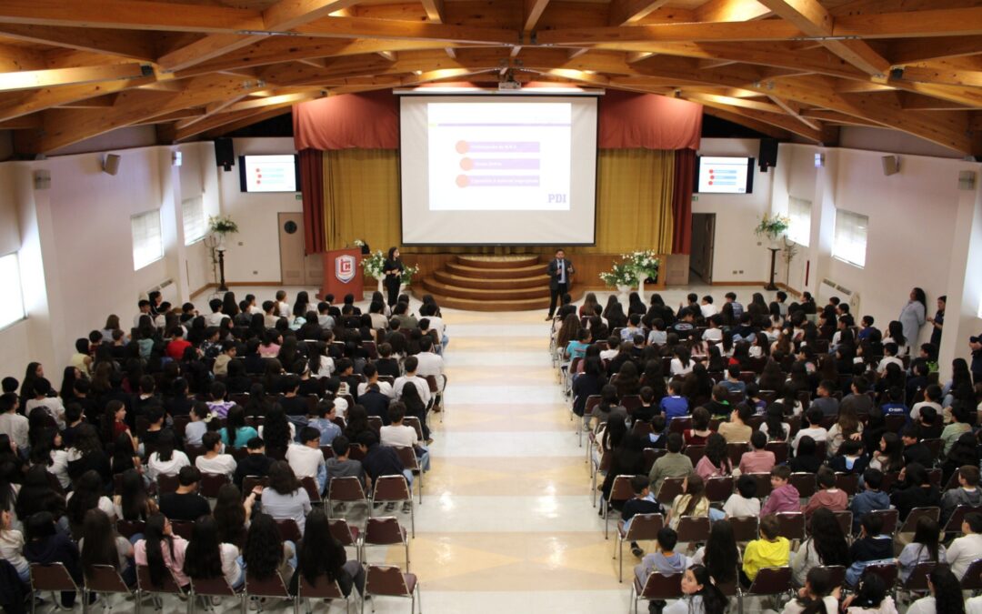 Charla preventiva de la PDI para estudiantes de 5° a 8° básico