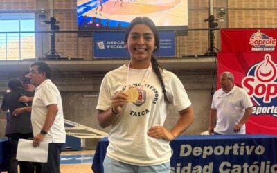 Reconocimiento a Isidora Carreño, la mejor nadadora escolar de Chile