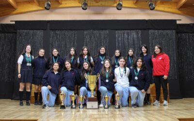 Acto cívico 2026 reconoce a estudiantes destacados en educación extraescolar