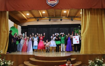 Celebración del Día del Libro comienza con obra teatral de 4° medios