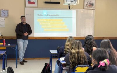 Charlas vocacionales con exalumnos fortalecen la orientación en 3° y 4° Medio
