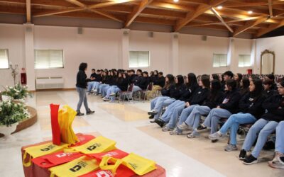 Estudiantes de 4° Medio participan en charla vocacional de la Universidad de Talca