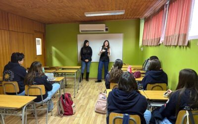 Egresadas compartieron su experiencia universitaria con estudiantes del electivo Humanista