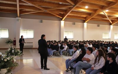 Charla preventiva sobre el uso seguro de Internet y las redes sociales